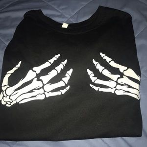 Skull hands T-shirt